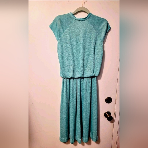 1970's Turquoise Terry cloth/Polyester Dress Size 12/14 with tie& elastic waist - Picture 2 of 11